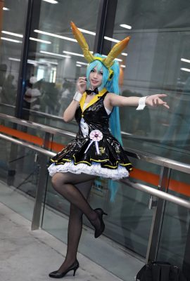 Hatsune Miku @元子Lyanz (تصوير: @卡菲Cafelia) (Kugou Mushroom·Firefly Animation Music Carnival) (9P)