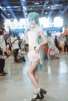 Hatsune Miku Shaohua @小娜比Nabby (تصوير: @大夫_Photography) (كرنفال لعبة الرسوم المتحركة Firefly) (8P)